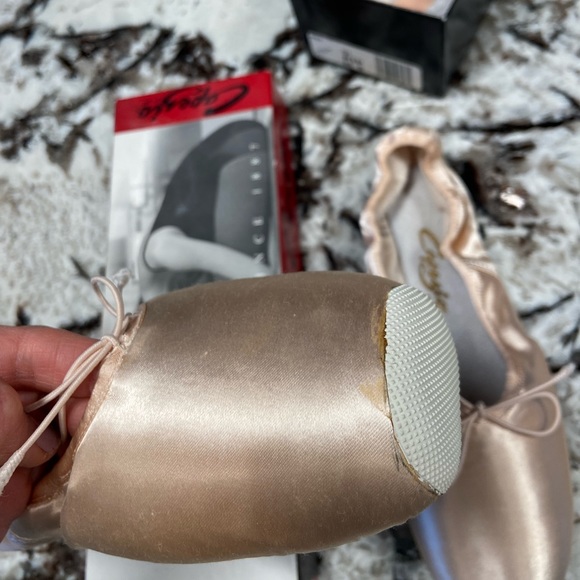Capezio Aria Pointe shoes size 8.5 with rubber toe grips added NWT - Picture 6 of 10